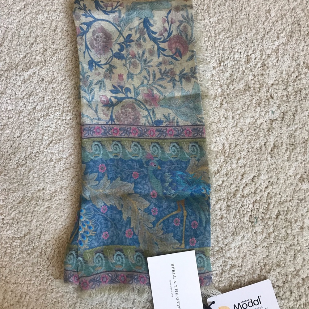 Spell Oasis Square Headscarf - Picture 4 of 8